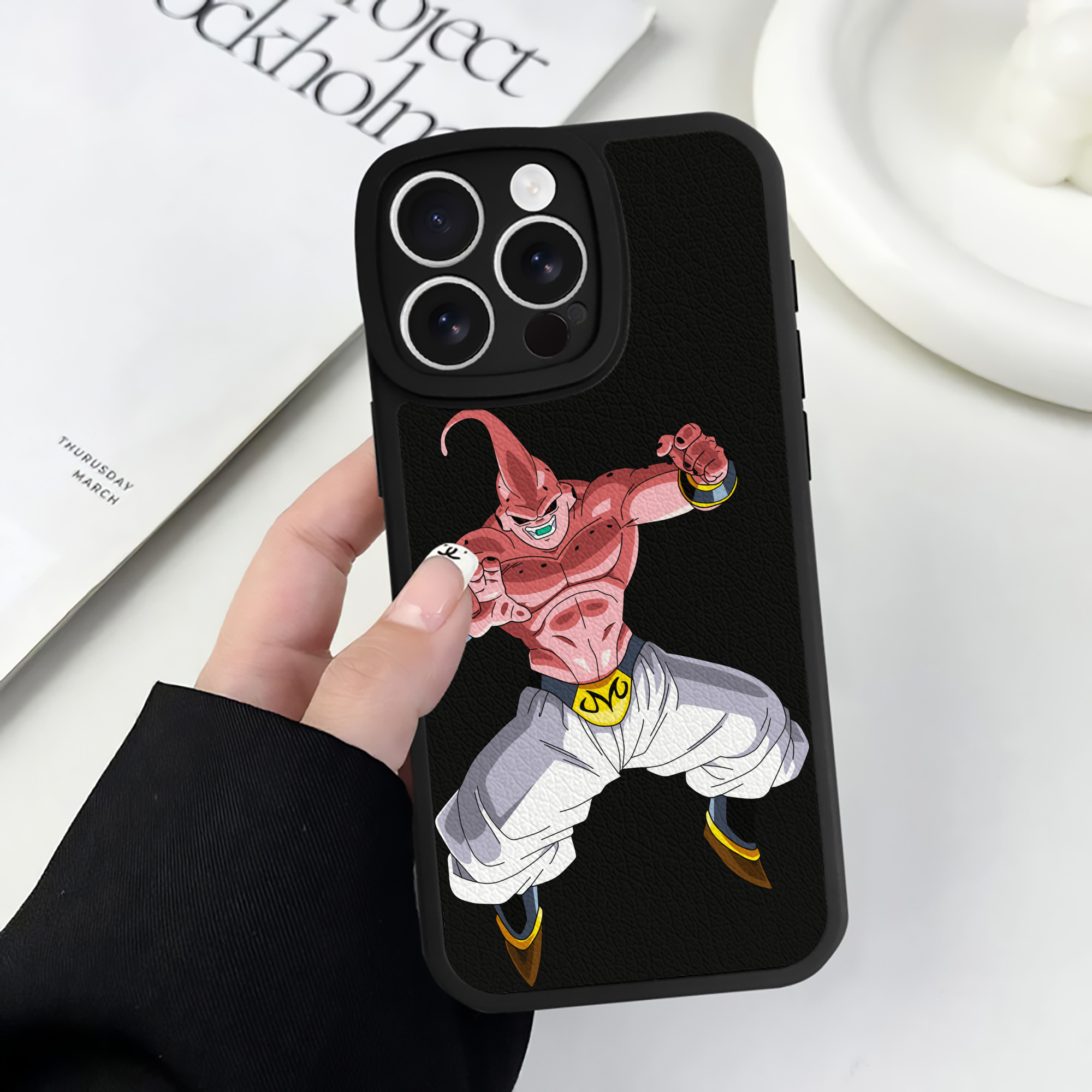 （画像用） ドラゴンボール 魔人ブウ DRAGON BALL Majin Buu 【iPhone 16シリーズ対応】シリコンスマホケース（レザー調） 材質：シリコン